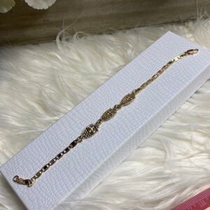 14k GF Owl Bracelet NEW
Gold tone 
8” long